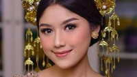 Penampilan Erina Gudono dipuji netizen sangat ayu dan cantik. Foto: dok. Channel YouTube Sekretariat Presiden