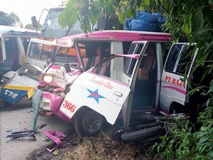 Hilang Kendali, Truk Tangki Minyak Curah Tabrak 5 Kendaraan