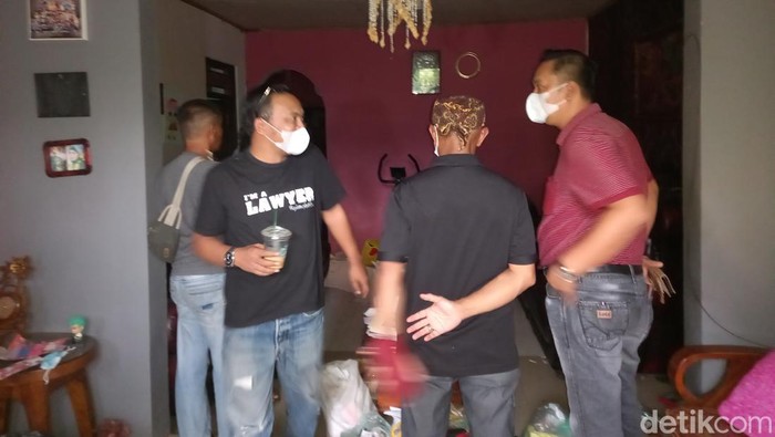 Kondisi dalam rumah TKP pembunuhan di Subang.