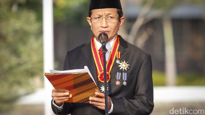 Masjid Istiqlal Gelar Upacara Kemerdekaan RI Sejumlah masyarakat mengikuti upacara peringatan HUT ke-77 RI di halaman Masjid Istiqlal, Jakarta, Rabu (17/8/2022).