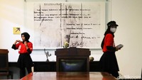 Perlu diketahui Museum Perumusan Naskah Proklamasi terletak di Jalan Imam Bonjol 1, Menteng, Jakarta. Di masa pendudukan Jepang, jalan ini bernama Jalan Meiji Dori.
