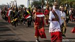 Meriahnya Kirab Budaya Bendera Pusaka HUT RI di Monas