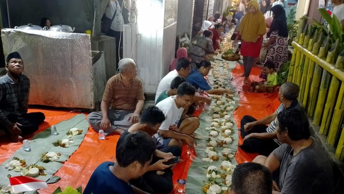 Masyarakat Pecinta Golkar (MPG) menggelar Doa Kemerdekaan Memperingati HUT Republik Indonesia ke-77 sekaligus mendoakan Bambang Soesatyo. Jadi apa tuh?