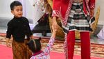Imutnya 2 Cucu Jokowi Berbaju Adat di Momen HUT Ke-77 RI