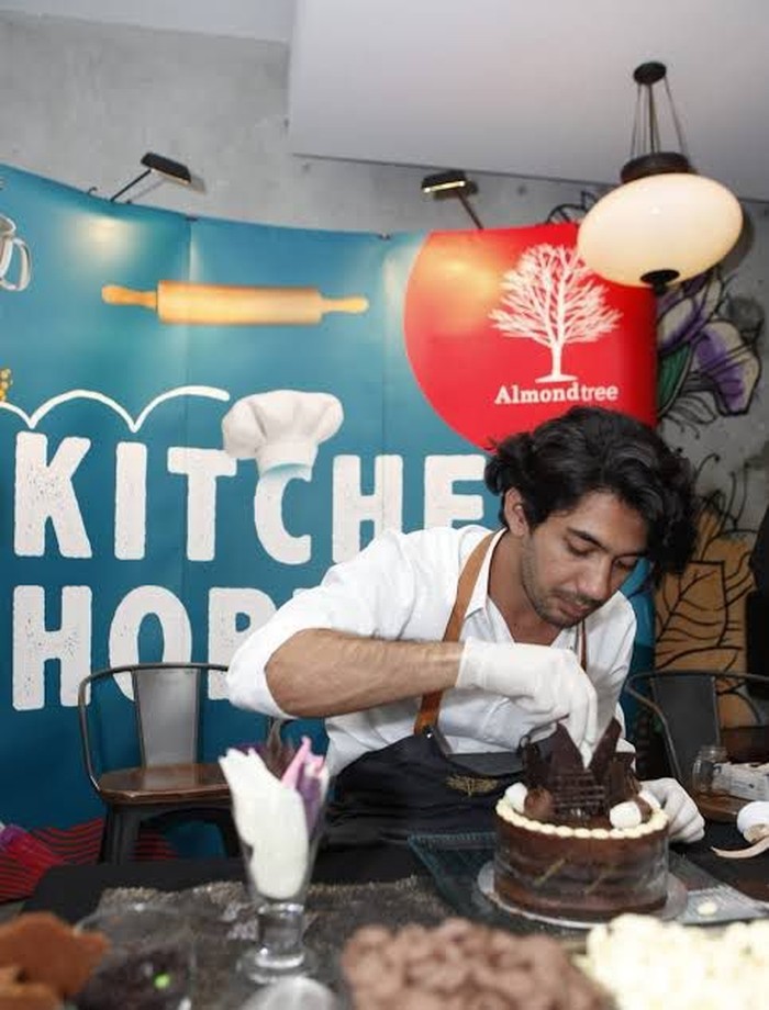 Momen Reza Rahadian saat Makan Bareng Ganjar Pranowo Momen Reza Rahadian saat Makan Bareng Ganjar Pranowo