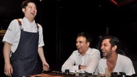 Selain itu, ada juga momen makan bersama dengan Manoj Punjabi pemilik MD Entertainment. Mereka menikmati beef steak. Foto: Instagram