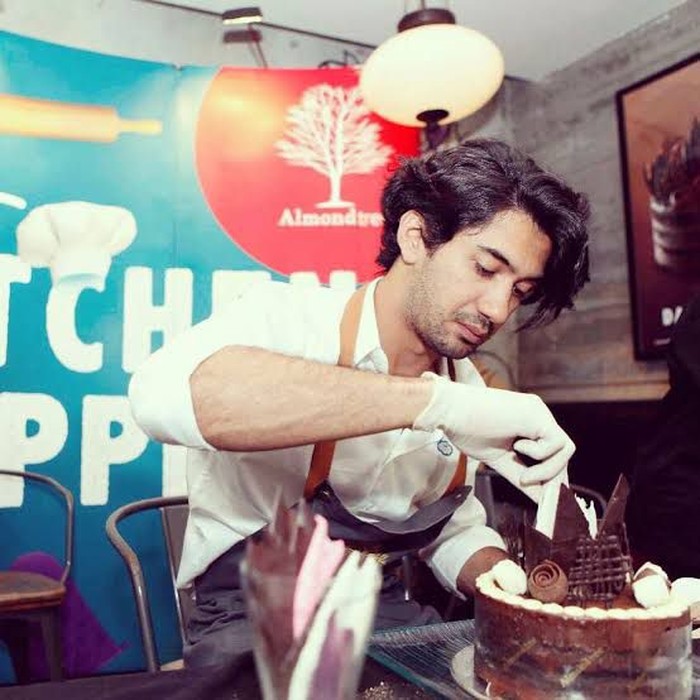 Momen Reza Rahadian saat Makan Bareng Ganjar Pranowo Momen Reza Rahadian saat Makan Bareng Ganjar Pranowo