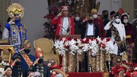 Wakil Presiden Maruf Amin dan sejumlah menteri Kabinet Indonesia Maju juga hadir dalam acara itu mulai dari Menko Perekonomian Airlangga Hartarto, Menko Investasi dan Kemaritiman Luhut Binsar Pandjaitan, Menteri Pertahanan Prabowo Subianto, Menteri Keuangan Sri Mulyani, Mendikbud-Ristek Nadiem Makarim hingga Menteri ATR/Kepala Hadi Tjahjanto. Mereka semuanya memakai baju adat.  