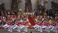 Upacara dimulai dengan tiupan terompet pertama. Setelah tiupan terompet kedua, pasukan upacara kemudian memasuki lapangan upacara.  