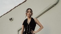 Niki Zefanya, penyanyi berkebangsaan Indonesia yang mendunia. Lagu-lagunya selalu menjadi hits. Foto: Instagram @nikizefanya