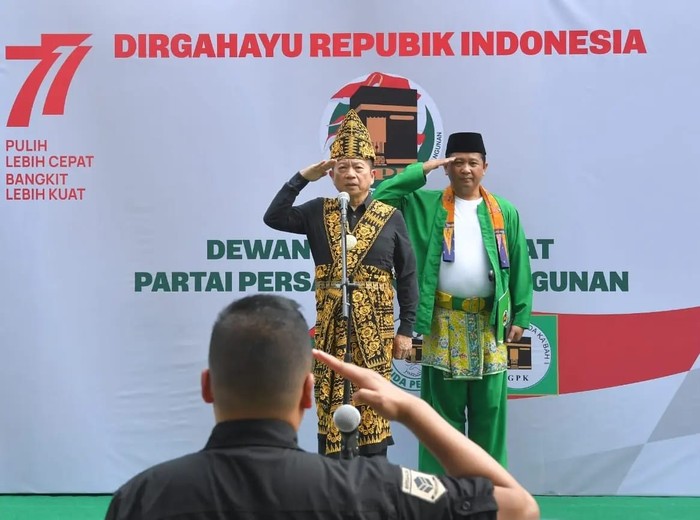 Pakai Baju Adat NTT, Suharso Pimpin Upacara HUT RI di Kantor PPP