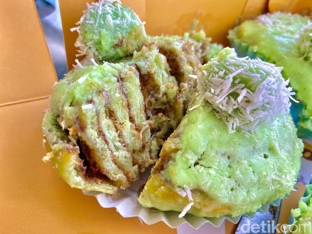 Pastry Rasa Indonesia, ada cinnamon roll topping klepon dan croissant dadar gulung