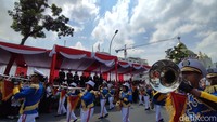 Pawai ini juga dimeriahkan oleh penampilan Marching Band dari berbagai sekolah dan perguruan tinggi yang ada di Medan dan sekitarnya.