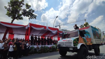 Potret Kemeriahan Pawai HUT ke-77 RI di Medan