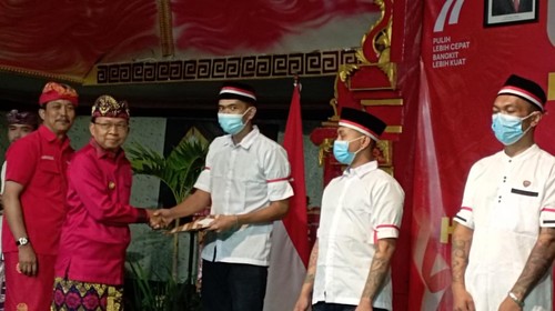 Penyerahan simbolis remisi dalam HUT ke-77 RI di Lapas Kerobokan, Rabu (17/8/2022).