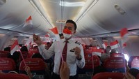 Lion Air sengaja memilih rute Jakarta-Pontianak ini untuk sekaligus mengenang momen bersejarah penerbangan Lion Air pada 22 tahun lalu.