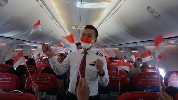 Lion Air Group merayakan hari ulang tahun (HUT) kemerdekaan ke-77 RI di ketinggian rata-rata 30.000 kaki pada Rabu (17/ 8/2022). Seperti apa perayaannya?