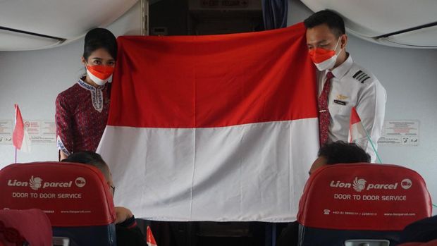 Lion Air Group merayakan hari ulang tahun (HUT) kemerdekaan ke-77 RI di ketinggian rata-rata 30.000 kaki pada Rabu (17/ 8/2022). Seperti apa perayaannya?