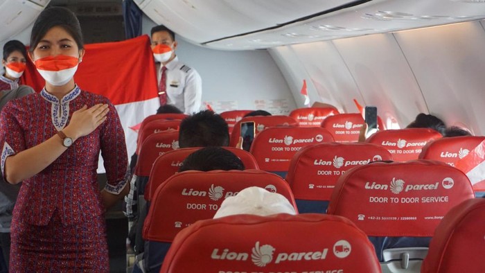 Lion Air Group merayakan hari ulang tahun (HUT) kemerdekaan ke-77 RI di ketinggian rata-rata 30.000 kaki pada Rabu (17/ 8/2022). Seperti apa perayaannya?