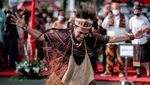 Momen Sandiaga Pakai Baju Suku Kaili di HUT ke-77 RI