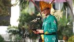 Momen Sandiaga Pakai Baju Suku Kaili di HUT ke-77 RI