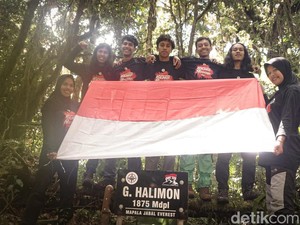 HUT Ke-77 RI, Pemuda Pidie Kibarkan Merah Putih di Gunung Halimun