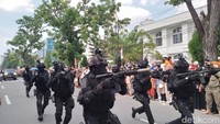 Pawai digelar di depan Kantor Gubernur Sumut. Personel dari Rider 100 ikut serta dalam Pawai Pembangunan yang digelar dalam rangka HUT ke 77 RI di Medan.