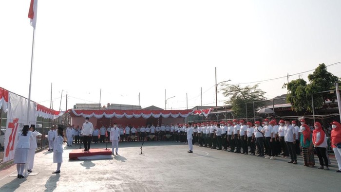 Potret Upacara HUT RI Askrindo Bersama Warga Kampung Kerang Hijau Potret Upacara HUT RI Askrindo Bersama Warga Kampung Kerang Hijau