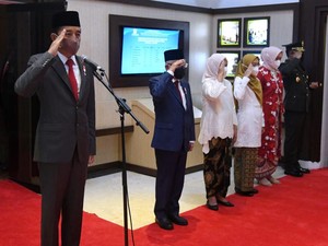 Sambut HUT ke-77 RI, Jokowi Pimpin Renungan Suci di TMP Kalibata