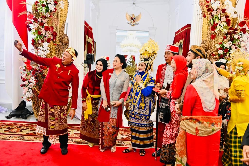 Presiden Jokowi beramah-tamah dengan para tamu negara, dari Megawati hingga Prabowo, 17 Agustus 2022. (Laily Rachev - Biro Pers Sekretariat Presiden)