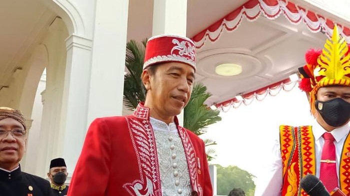 Presiden Jokowi Kenakan Baju adat Dolomani dari Buton, Sulawesi Tenggara. (Kanavino-detikcom)