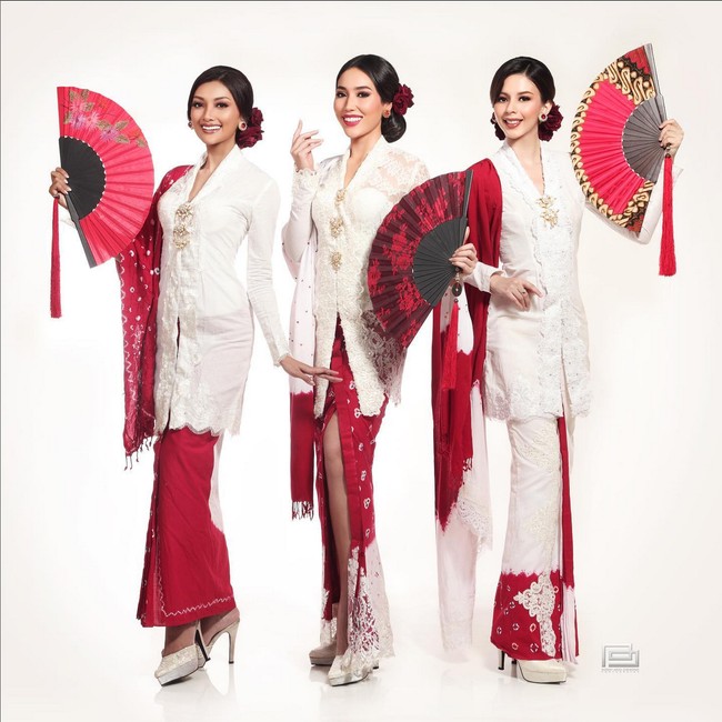 Tiga Juara Puteri Indonesia 2022, Laksmi De Neefe, Cindy May McGuire dan Adinda Cresheilla tampil dengan kebaya Kartini bernuansa merah-putih untuk pemotretan dalam rangka memperingati HUT Kemerdekaan RI Ke-77. Foto: Instagram/@officialputeriindonesia