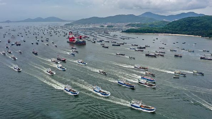 YANGJIANG, CHINA - AUGUST 16: Aerial view of fishing boats setting sail to South China Sea for fishing on August 16, 2022 in Yangjiang, Guangdong Province of China. The seasonal fishing ban in the South China Sea ended on Tuesday. (Photo by Liu Xiaoming/VCG via Getty Images)