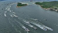 Sebelumnya otoritas China telah melarang segala bentuk kegiatan penangkapan ikan di wilayah perairan yang telah diklaim oleh Beijing, meliputi antara lain daerah di dekat Scarborough Shoal, Kepulauan Paracel, dan Teluk Tonkin.  