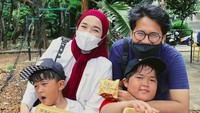 Kekompakan Ririe Fairus dan Ayus Sabyan dsambut banyak doa baik, mulai dari soal kesehatan, selalu akur, hingga rujuk. Foto: dok. Instagram Riri Fairus