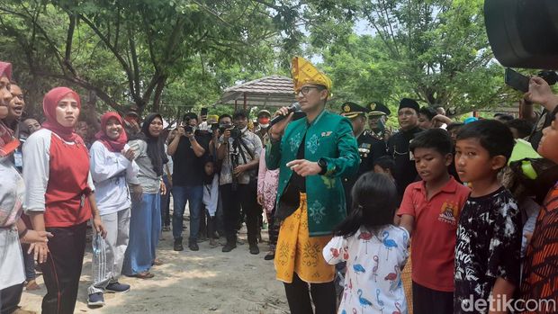 Sandiaga Uno Rayakan Kemerdekaan di Pulau Untung Jawa, Kepulauan Seribu.