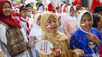Mulai dari anak-anak hingga orang dewasa mengikuti pawai tersebut.