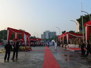 Suasana Istiqlal Jelang Umat Lintas Agama Gelar Upacara HUT Ke-77 RI