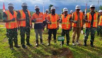 Yakni kemakmuran (prosperity) yang fokus pada agenda penguatan ekonomi dan pemberdayaan masyarakat. Pendekatan lingkungan dengan cara perusahaan wajib menjalankan komitmen lingkungan melalui penerapan Analisa Mengenai Dampak Lingkungan (AMDAL) agar aktivitas pertambangan tidak menimbulkan dampak ekologis. dan terakhir ada pendekatan keamanan (security), CNI Group dalam menjalankan komunikasi sosial, demi menciptakan cipta kondisi mulai dari tingkat Koramil, Kodim, Korem dan Kodam.