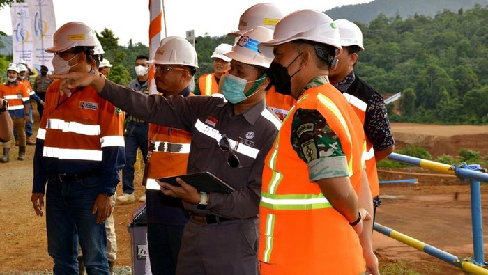 Pangdam XIV Hasanuddin Mayjen TNI Andi Muhammad meninjau Objek Vital Nasional (Obvitnas) dan Program Proyek Strategis Nasional (PSN) Smelter Nikel di Kolaka, Sulawesi Tenggara.