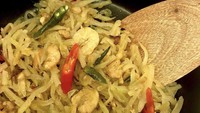 Tumis pepaya muda adalah makanan favorit Jokowi lainnya. Berupa irisan pepaya muda yang dibumbui cabe, bawang, dan bumbu dapur lainnya.  Foto: Instagram resepkiki