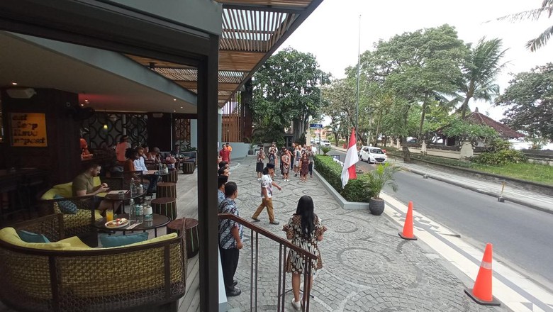 Upacara bendera HUT RI ke-77 di salah satu hotel di Bali.