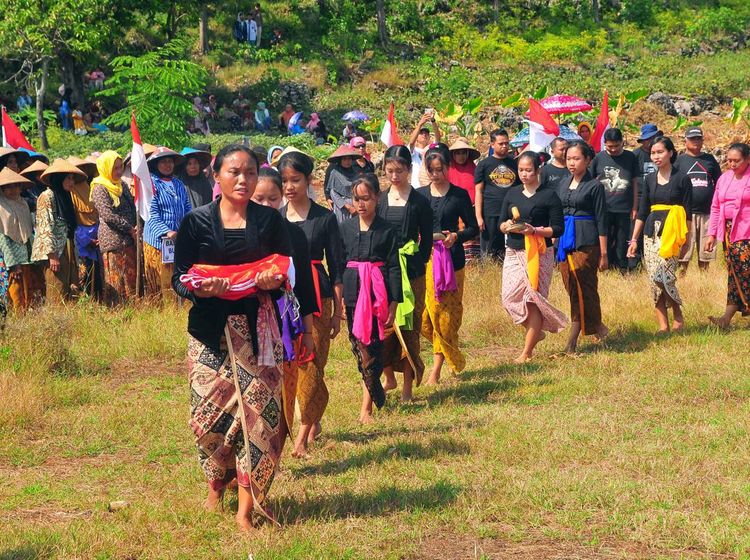 Menyaksikan Upacara Bendera Warga Samin di Pegunungan Kendeng