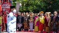 Rawat Budaya, Peserta Upacara HUT RI di Kantor PDIP Surabaya Pakai Baju Adat