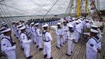 Suasana Upacara HUT Ke-77 RI di Atas Kapal KRI Bima Suci