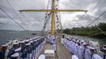 Suasana Upacara HUT Ke-77 RI di Atas Kapal KRI Bima Suci