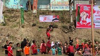 Selain upacara, warga Kampung Aur juga akan membuat kegiatan perlombaan di atas Sungai Deli Medan. Salah satunya adalah lomba panjat pinang. (Kartika Sari/detikSumut)