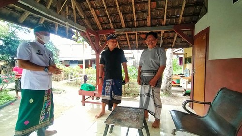 Wakil Bupati Jembrana IGN Patriana Krisna, Rabu (17/8/2022) menemui ayahnya I Gede Winasa yang juga merupakan mantan Bupati Jembrana dua periode di rumah tahanan kelas 2B Negara, Jembrana Bali