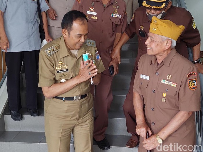 Wali Kota Cimahi Bertemu Veteran di Momen HUT ke-77 RI