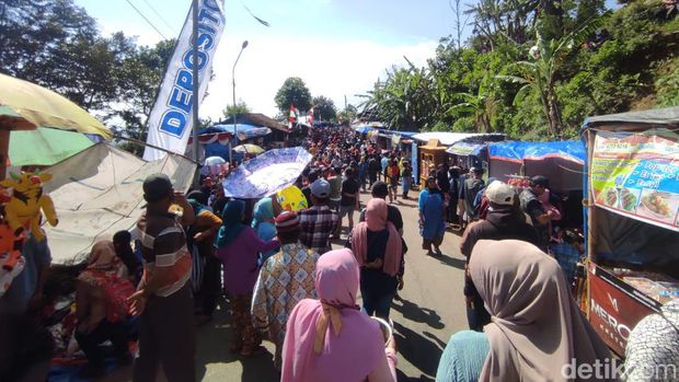 Warga Karangtengah Wonogiri memadati acara HUT ke-77 RI di kawasan Kantor Kecamatan Karangtengah, Rabu (17/8/2022).